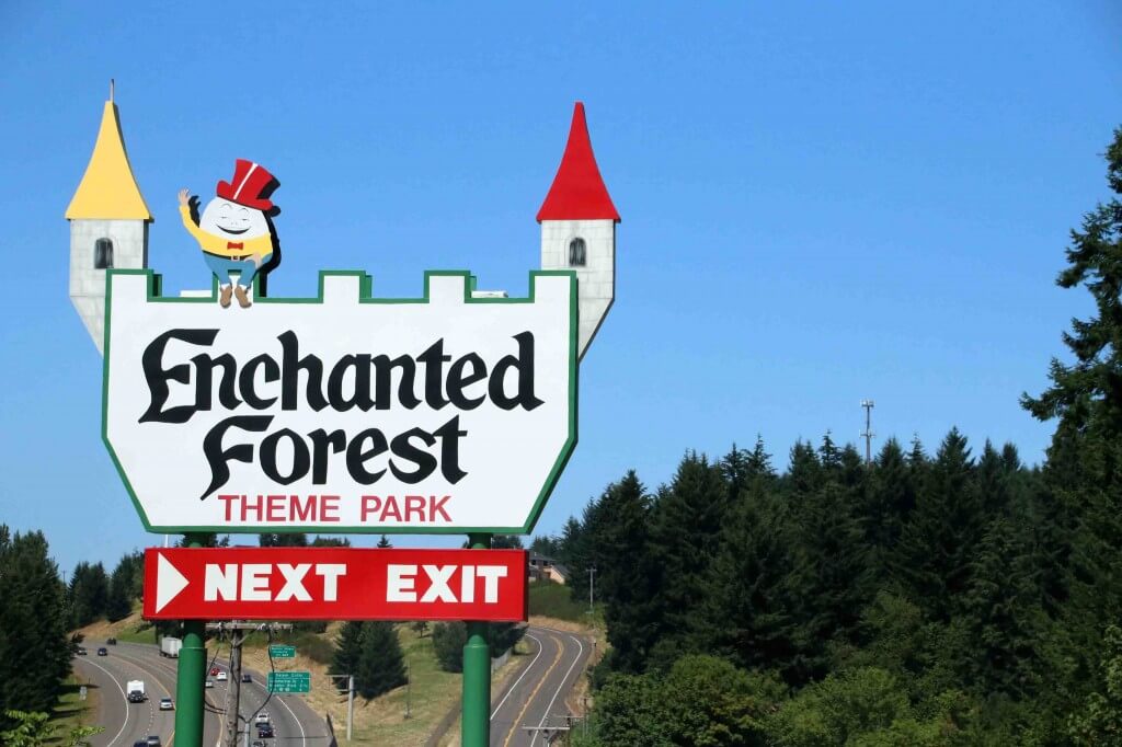theme parks sign in highway